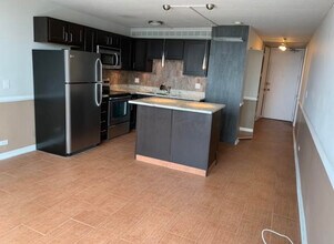 2728 N Hampden Ct, Unit 1604 in Chicago, IL - Building Photo - Building Photo