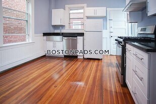 202 Harvard St, Unit 200-3 in Cambridge, MA - Building Photo
