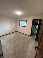 18320 Dickerson Ln in Gladstone, OR - Building Photo - Building Photo