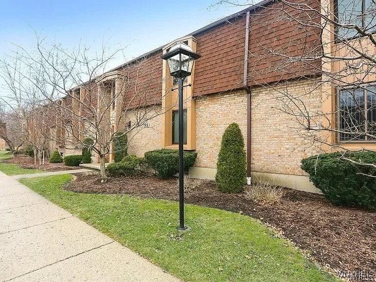 1 Greenwich Dr in Buffalo, NY - Building Photo