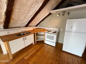 715 Hudson Ave in Stillwater, NY - Foto de edificio - Building Photo