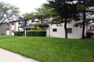 Olympic Village Apartments in Chicago Heights, IL - Foto de edificio - Building Photo