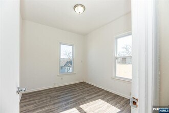 906 Kinderkamack Rd in River Edge, NJ - Building Photo - Building Photo