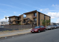 Estrella Senior Apartments in San Diego, CA - Foto de edificio - Building Photo