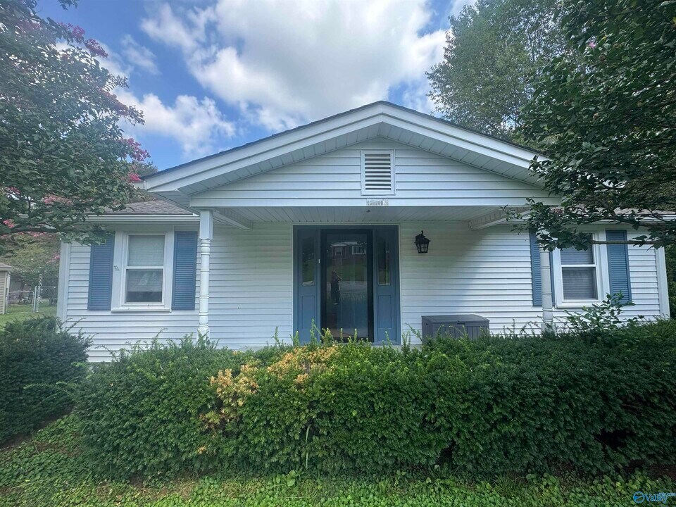 1113 Humes Ave NE in Huntsville, AL - Building Photo