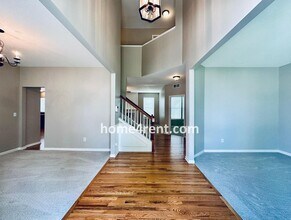 8719 Dunraven St in Lenexa, KS - Building Photo - Building Photo