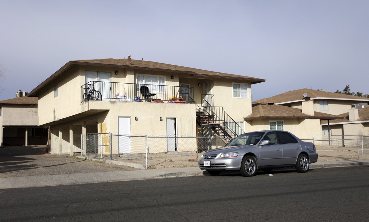 1150 Deseret Ave in Barstow, CA - Foto de edificio