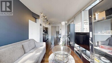 320-320 Richmond St E in Toronto, ON - Building Photo - Building Photo
