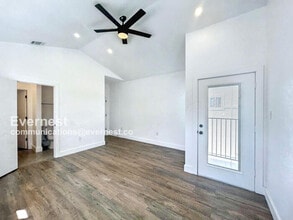 1804 E Crockett St in San Antonio, TX - Building Photo - Building Photo