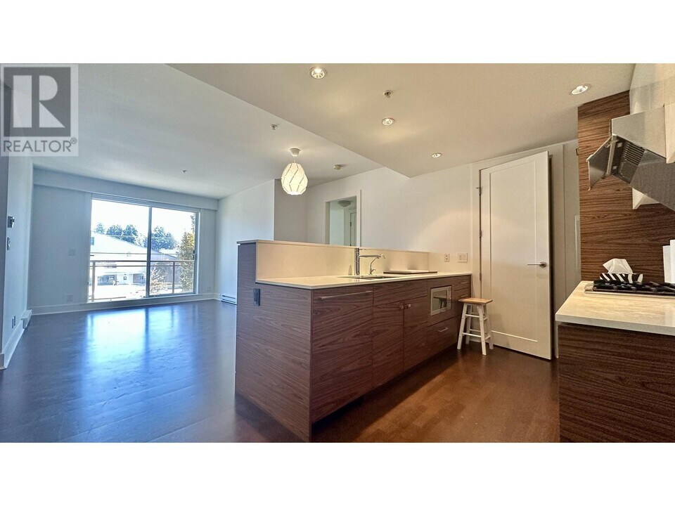 2128-2128 W 40th Ave in Vancouver, BC - Building Photo