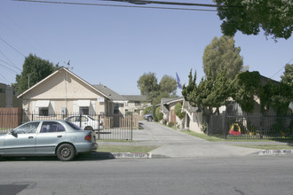 16119-16125 Eucalyptus Ave in Bellflower, CA - Building Photo - Building Photo