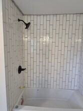 16 Elmwood St, Unit #1 in South Grafton, MA - Foto de edificio - Building Photo