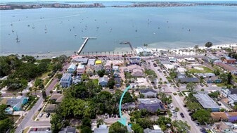 5437 Delette Ave S in Gulfport, FL - Building Photo