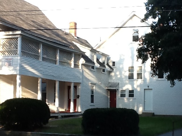 29 Russell St in Plymouth, NH - Building Photo