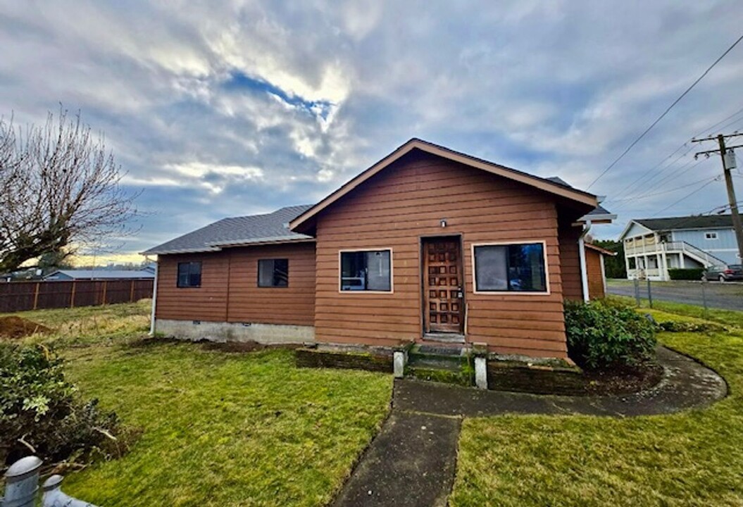 402 State St in Centralia, WA - Building Photo