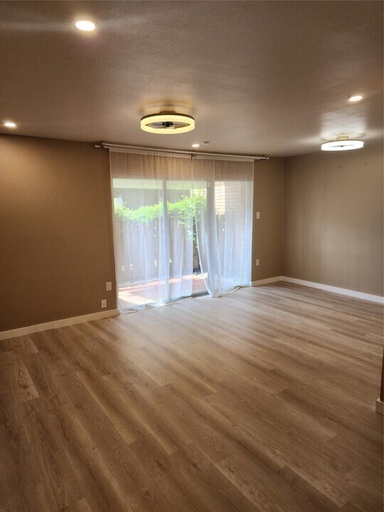 513 S Post Oak Ln in Houston, TX - Building Photo