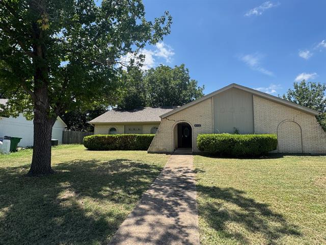 4312 Aspen Way in Haltom City, TX - Building Photo