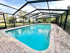 575 E Compton Ct in DeLand, FL - Building Photo - Building Photo