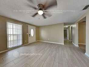 8261 Greenleaf Cir in Tampa, FL - Foto de edificio - Building Photo