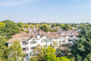 8120 Bennett Rd in Richmond, BC - Building Photo