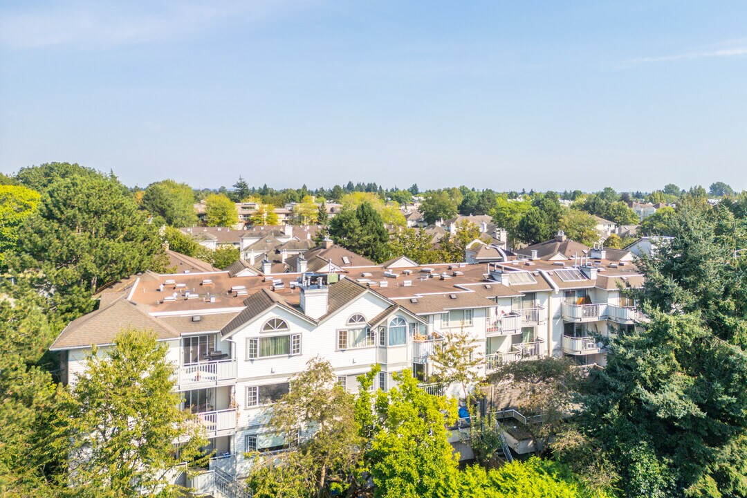 8120 Bennett Rd in Richmond, BC - Building Photo