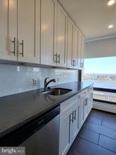 220 Locust St in Philadelphia, PA - Building Photo - Building Photo