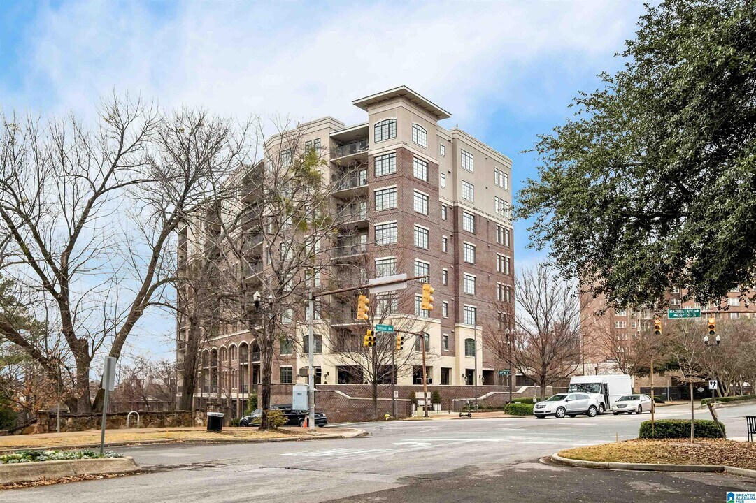 2600 Highland Ave in Birmingham, AL - Building Photo