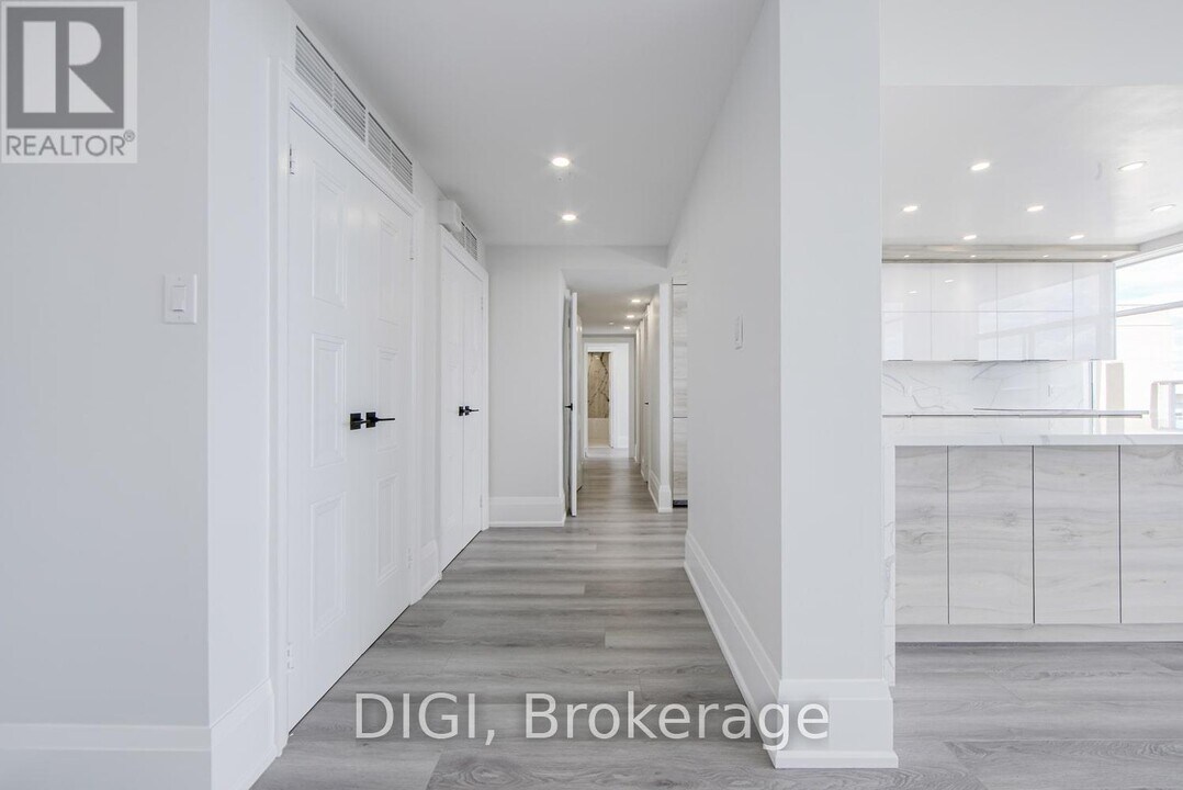 400 Walmer Rd in Toronto, ON - Building Photo