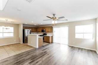 6488 E Carolina Dew Ct in Las Vegas, NV - Foto de edificio - Building Photo