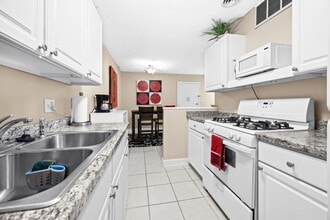 1700 SW 16th Ct in Gainesville, FL - Building Photo - Building Photo