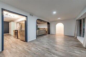 8327 Coolgreene Dr in Dallas, TX - Building Photo - Building Photo