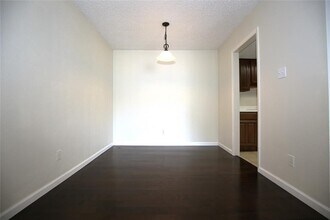 8210 Bent Tree Rd in Austin, TX - Building Photo - Building Photo