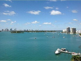 1100 West Ave, Unit 1427 in Miami Beach, FL - Building Photo