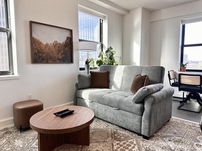 758 N Broadway in Milwaukee, WI - Foto de edificio - Building Photo