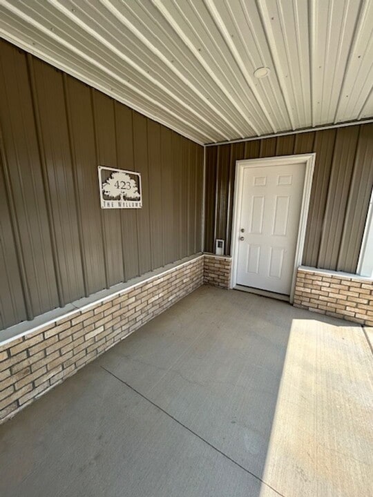 423 E James Dr in Strafford, MO - Building Photo