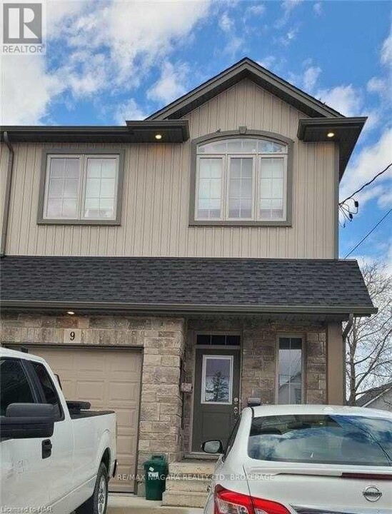 9-9 Patricia St in Thorold, ON - Building Photo