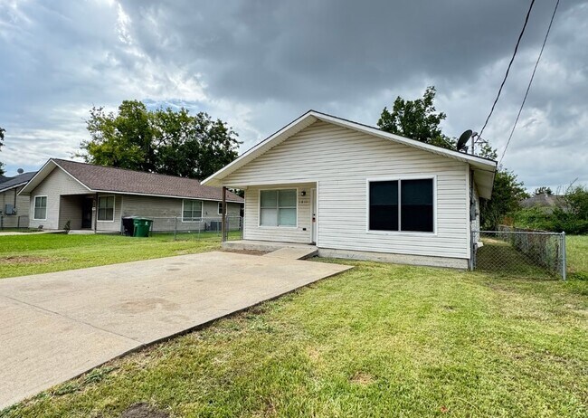 1811 Benson St in Houston, TX - Building Photo - Building Photo
