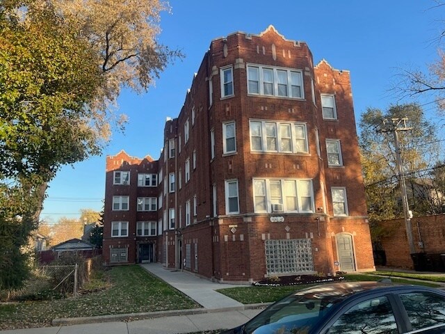 9245 S Clyde Ave in Chicago, IL - Building Photo