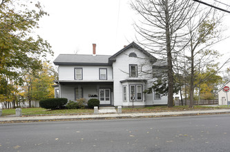 6 Unit Mixed Use Building-North End Nashua in Nashua, NH - Foto de edificio - Building Photo