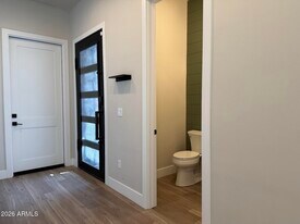 8736 E Joshua Tree Ln in Scottsdale, AZ - Building Photo