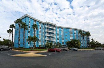 The Wave Condos in St. Petersburg, FL - Foto de edificio - Building Photo