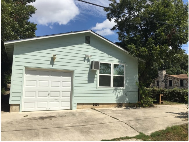 1050 Vanderbilt St in San Antonio, TX - Building Photo - Building Photo