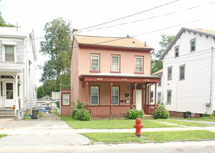 138 Montgomery St in Poughkeepsie, NY - Building Photo - Building Photo