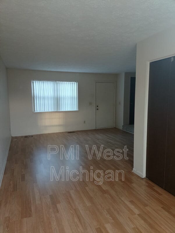 4258 Bond St in Holt, MI - Building Photo - Building Photo