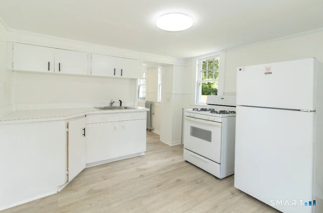 30 Grove St in Branford, CT - Building Photo - Building Photo