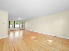 7754 S Yates Blvd in Chicago, IL - Building Photo - Building Photo