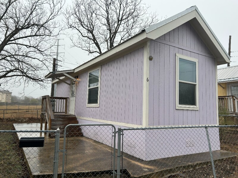 5215 Crestway Rd in Windcrest, TX - Foto de edificio