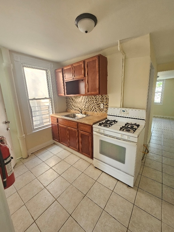 property at 17 E 21st St