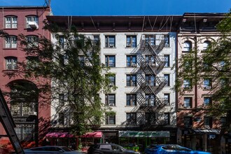 132-134 Thompson St in New York, NY - Building Photo - Building Photo