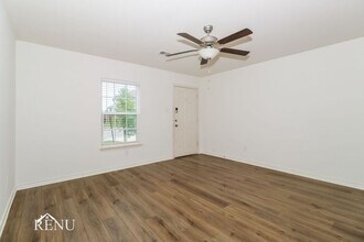 117 Stratton Ln in Jarrell, TX - Building Photo - Building Photo